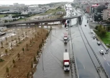 Son dakika | İstanbul'da krize neden olan olay! Beylikdüzü Ambarlı Liman Yolu'nu su bastı