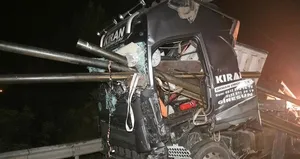 Anadolu Otoyolu’nda feci kaza! Demir borular...