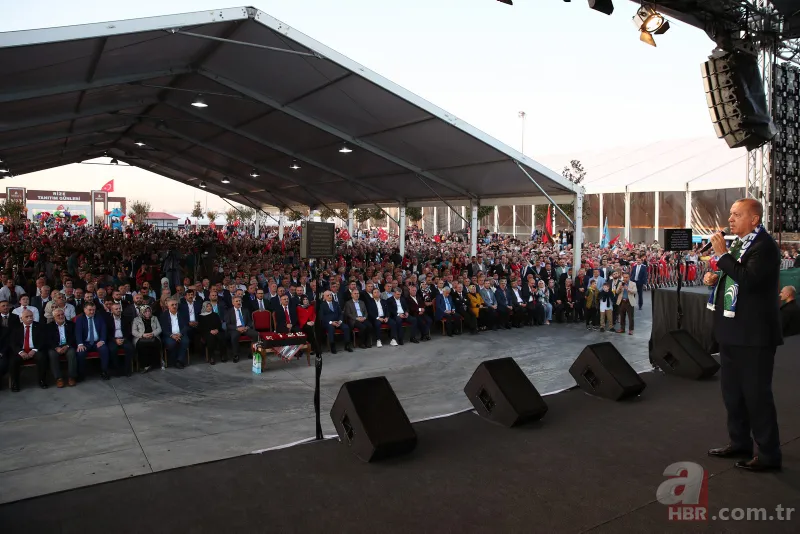 Başkan Erdoğan, Rize Tanıtım Günleri stantlarını tek tek ziyaret etti 12