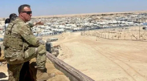 Terörist elebaşı Mazlum Kobani ile fotoğrafı olan ABD’li komutandan skandal Türkiye açıklaması! Engellemeliyiz