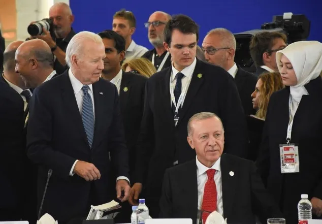 kuresel-barisa-baskan-erdogan-imzasi-yil-boyunca-bas-donduren-diplomasi-17-ulkeye-19-ziyaret-1735464650257.jpg Foto: AA