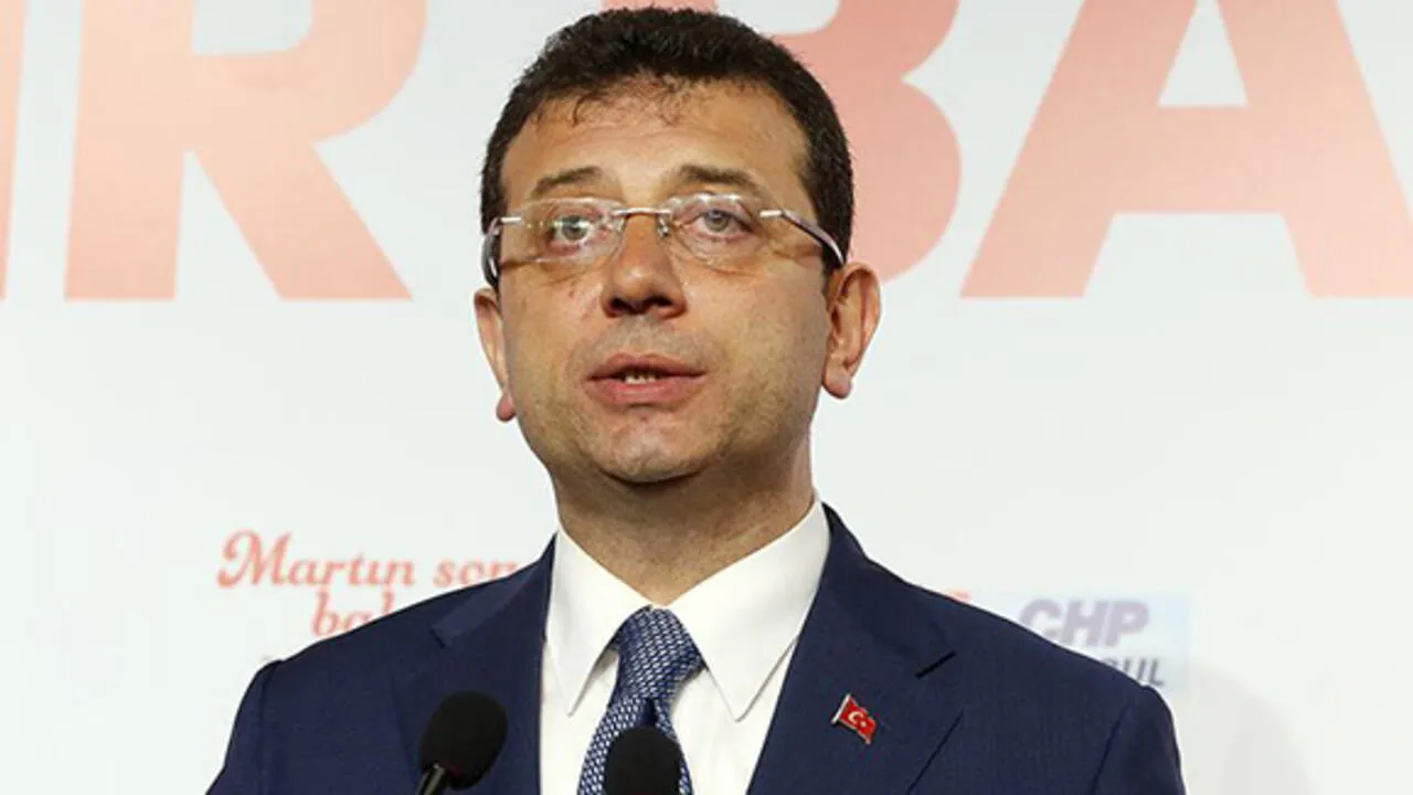 CHP'li İmamoğlu jetine bindiği Koç’tan çikolata alıyor