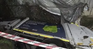 Üsküdar’da feci kaza! Kamyon dereye uçtu