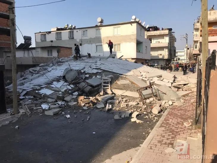 Mersin’de 5 katlı bir bina çöktü
