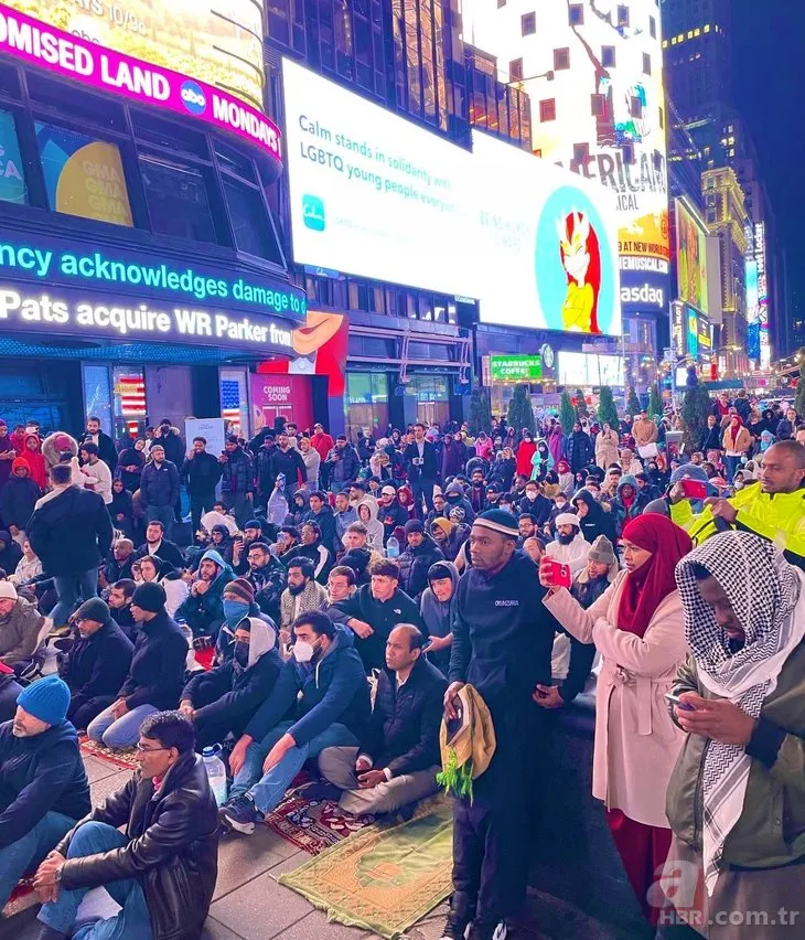 Tarihte bir ilk! ABD’nin New York kentindeki Times Meydanı’nda teravih namazı kılındı