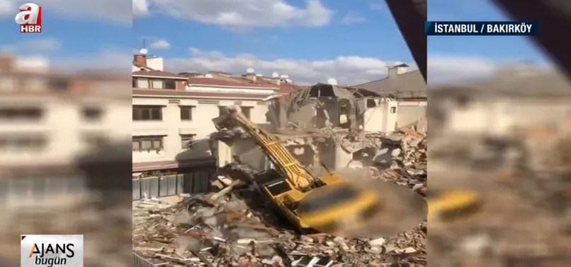 Son dakika: İstanbul’da yıkım yapan kepçe bir anda böyle devrildi! Operatör içinde sıkıştı