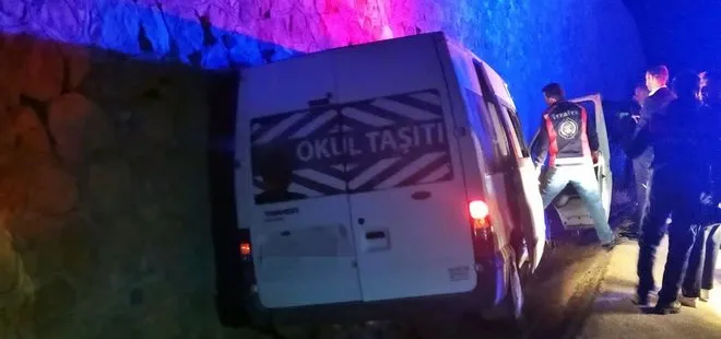 Yüksekova’da korkunç kaza! Minibüs istinat duvarına çarptı: 1 ölü