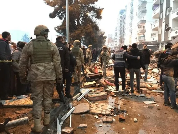 Depremden saatler sonra mucize kurtuluşlar! Umutlu bekleyişler sürüyor