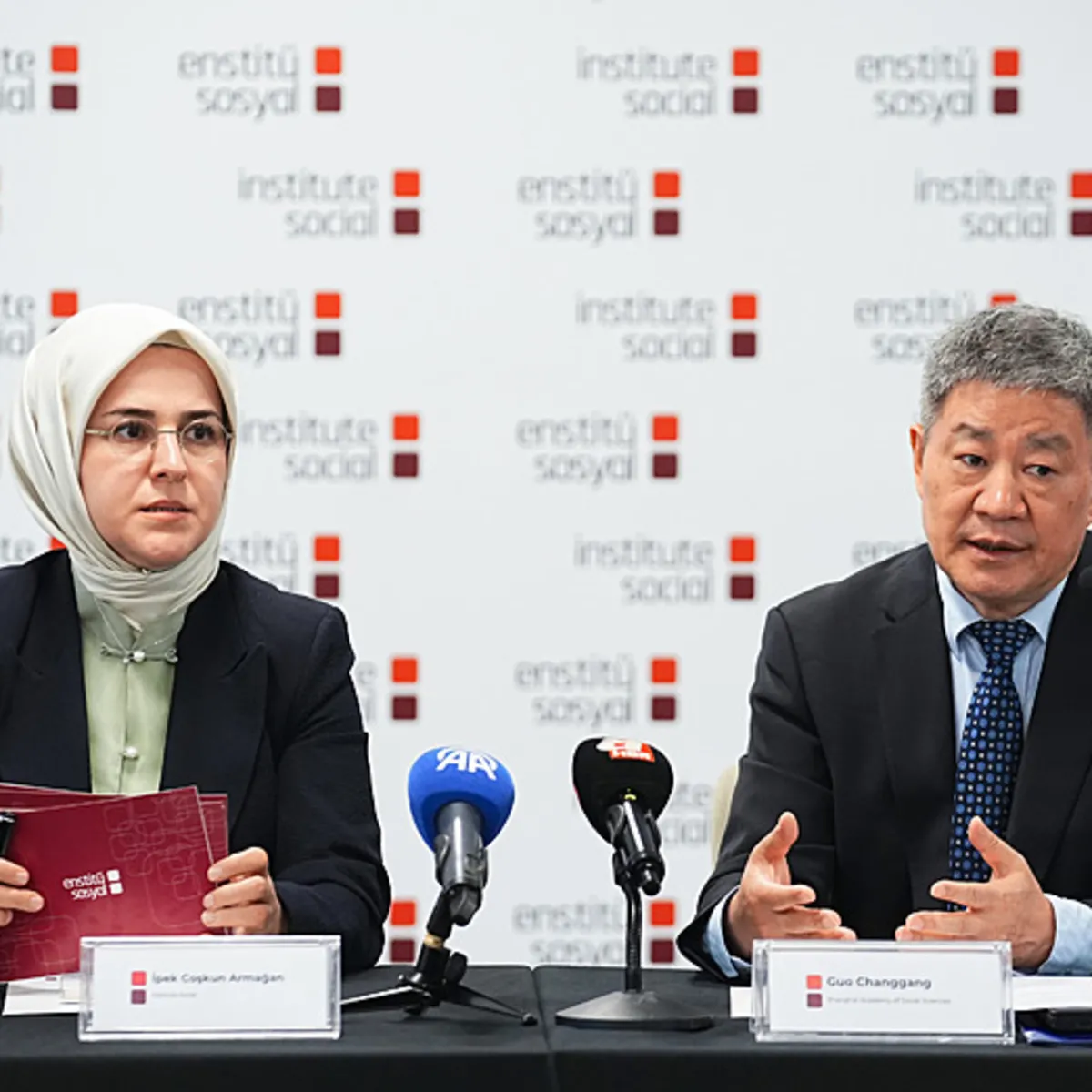 Enstitü Sosyal ev sahipliğinde dev forum: Türkiye ve Çin'den küresel krizlere karşı akademik iş birliği
