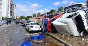 Yan yola uçan tır 2 aracı ezdi