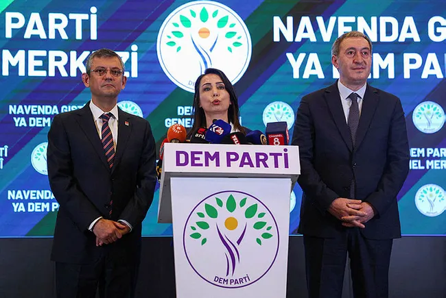 dem-partisiden-chpye-ittifak-resti-ilk-yardim-cantasi-degiliz-yedek-guc-degiliz-1702754453164.jpg DEM Partisi’nden CHP’ye ittifak resti: İlk yardım çantası değiliz, yedek güç değiliz - 2