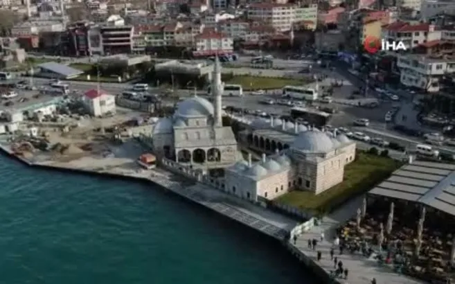 Mimar Sinan’ın 1580 yılında yaptığı Şemsi Paşa Camii duvarında çatlaklar oluştu!
