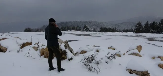 Karabük’te nisan ayında göller dondu! Kar kalınlığı 15 santimetreyi geçti