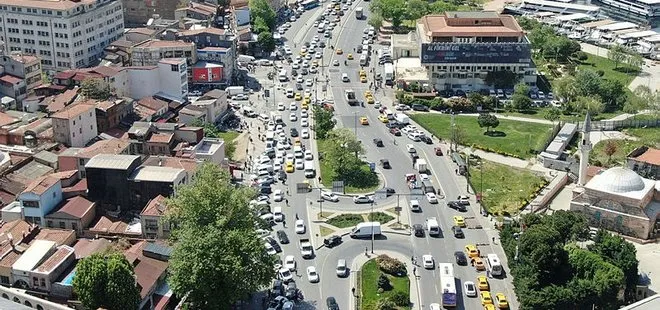 Eminönü ve Karaköy’de otoparklar doldu, dakikalarca beklediler