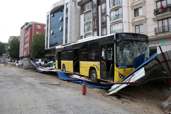 İETT aracı faciaya sürüklendi! İstanbul'da korku dolu anlar - 5