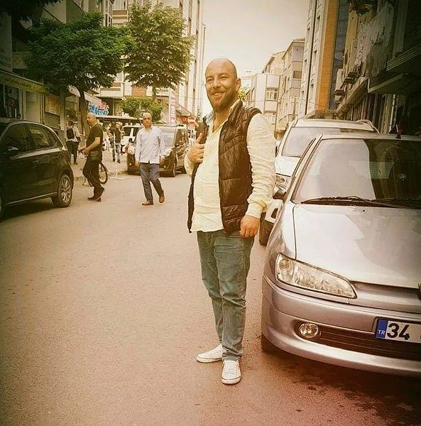 1622608280916.jpeg Mezarlıkta dehşeti yaşattı! Üstüne alkol döküp elleriyle mezar kazdırdı - 7