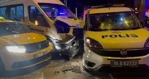 Polis aracı servis minibüsü ve taksi çarpıştı