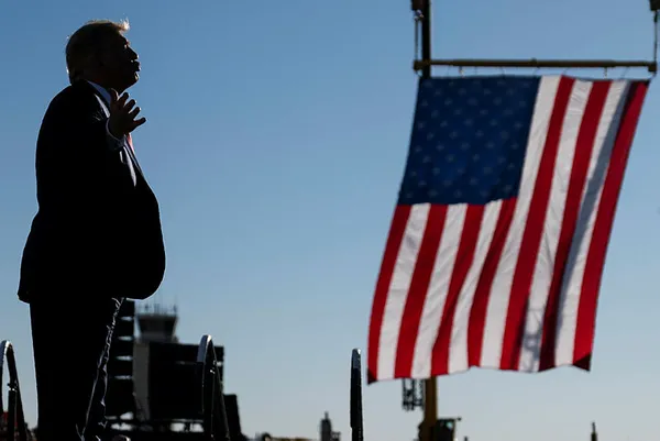 donald-trumpin-arizonadaki-mitinginde-f-16-sesleri-1603943650382.jpg Donald Trump'ın Arizona'daki mitinginde F-16 sesleri! - 1