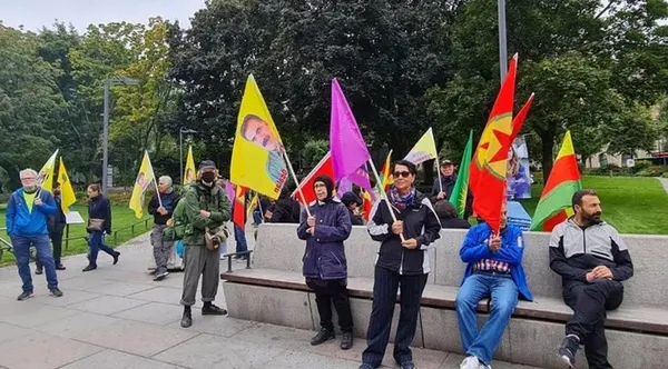 İsveç’in başkenti Stockholm’de PKK gösterisi! Türkiye’ye alçak saldırı