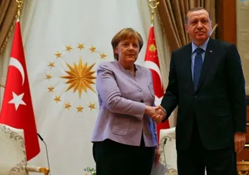Erdoğan Merkel ile telefonda görüştü