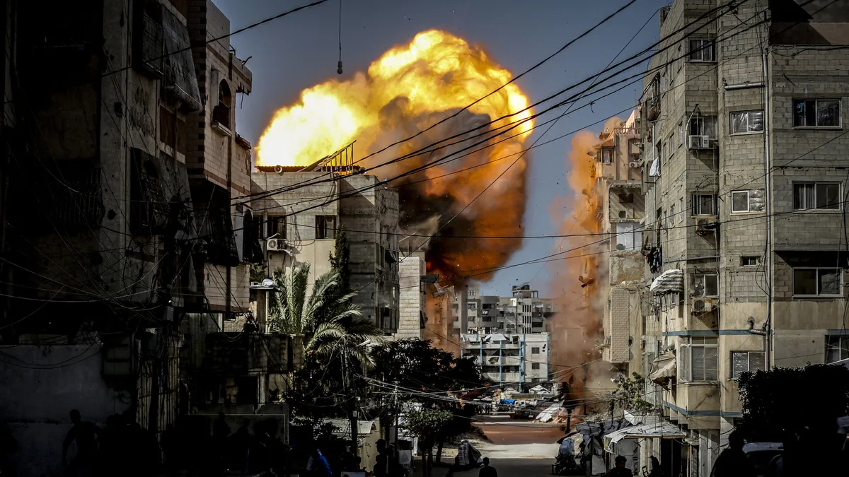 Katil İsrail’den Gazze’de katliam! Sivillerin kaldığı çadırlar hedef alındı: 37 ölü