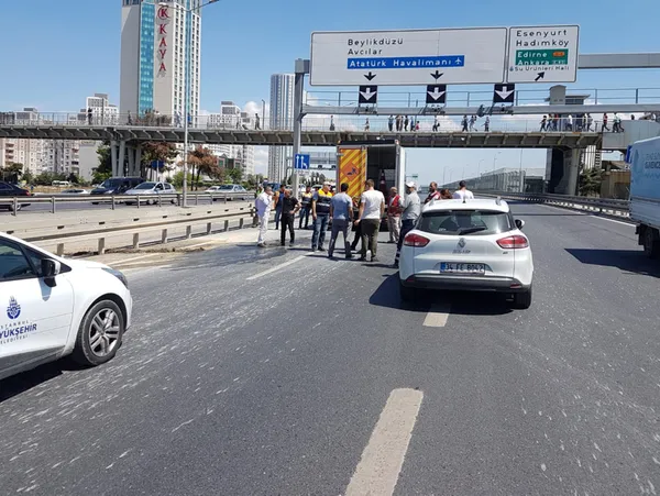 D-100 Karayolu çökme nedeniyle trafiğe kapatıldı