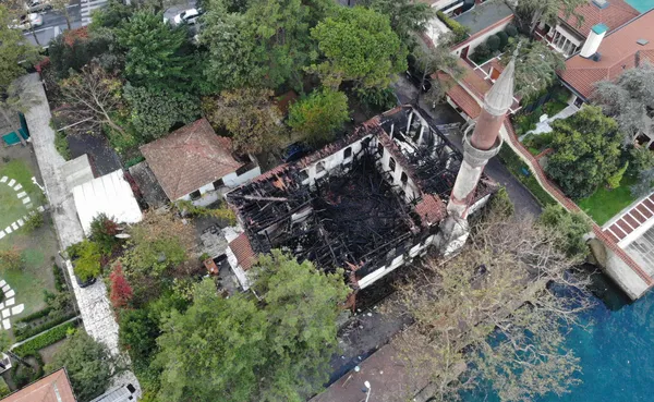 350 yıllık Vaniköy Camii'nde yangın! Son hali böyle görüntülendi... - 3