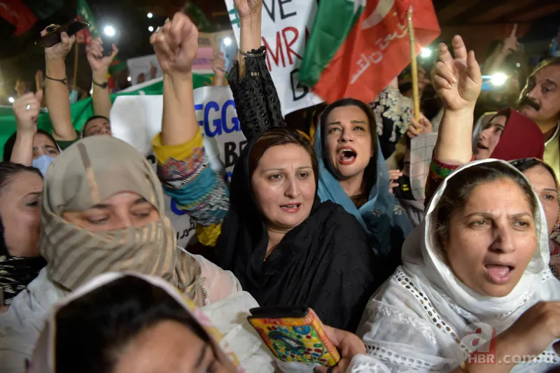 Imran Khan'ın destekçileri Pakistan'da sokağa döküldü! Muhalefete "ABD'nin hainleri" tepkisi 14