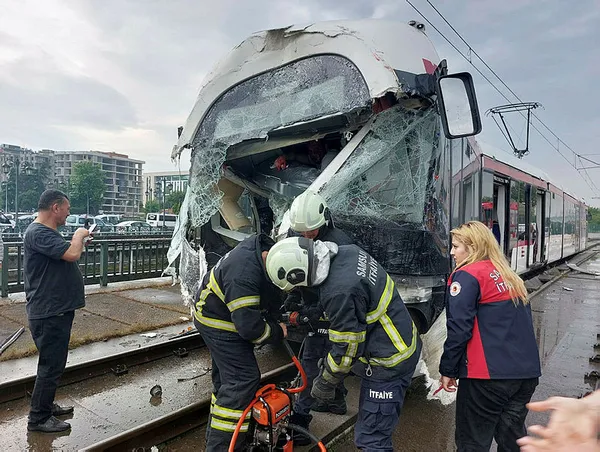 Son dakika | Samsun'da feci olay! İki tramvay kafa kafaya çarpıştı! Çok sayıda yaralı var - 1