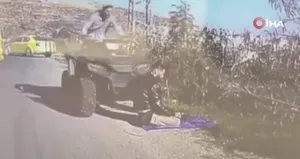 Namaz kılan Filistinlinin üzerine ATV sürdü!