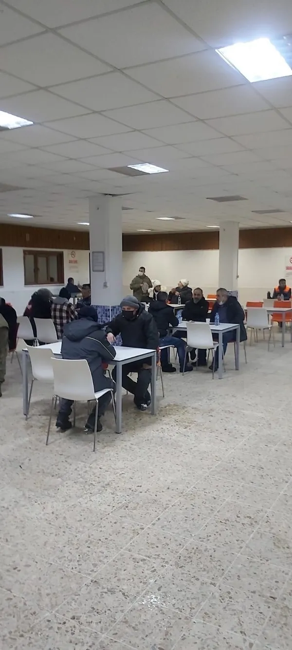 Mehmetçik kışlasını halka açtı! Vatandaş askerin sıcak çorbasıyla ısındı - 2