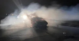 Seyir halindeki araç cayır cayır yandı