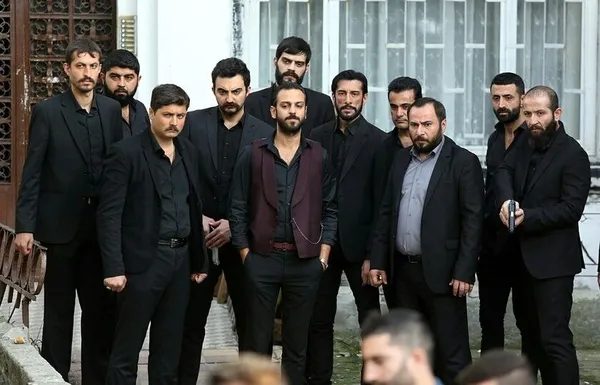 Çukur’un başrolüyle ilgili şaşırtan gerçek! Tam 18 yıl önce fenomen dizide oynamış...