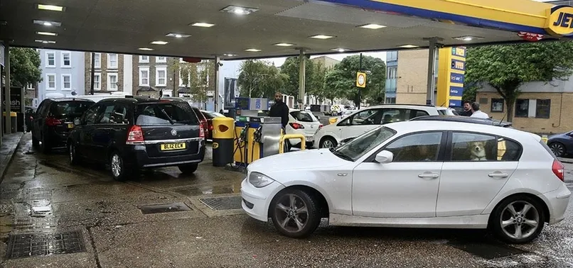 İngiltere'de akaryakıt fiyatları yeniden rekor seviyelere yükseldi