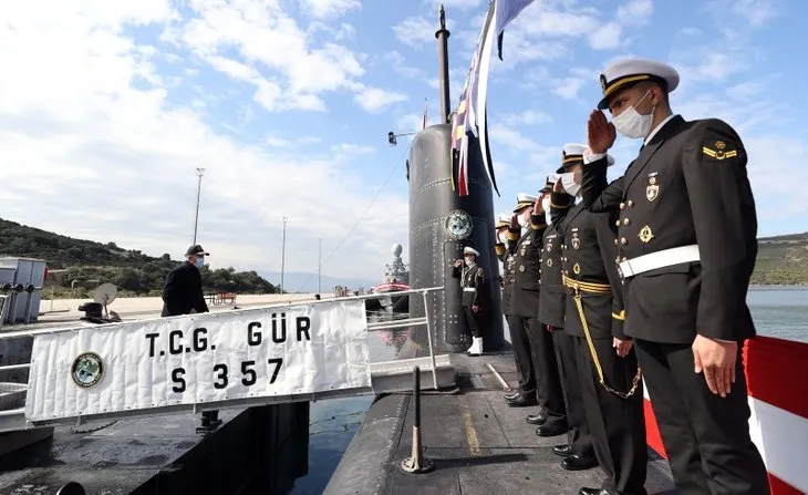 Milli Savunma Bakanı Hulusi Akar’dan TCG Gür denizaltısına sürpriz ziyaret