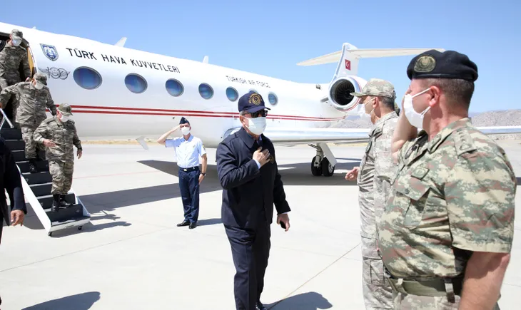 Son dakika: Milli Savunma Bakanı Akar Irak sınırında!