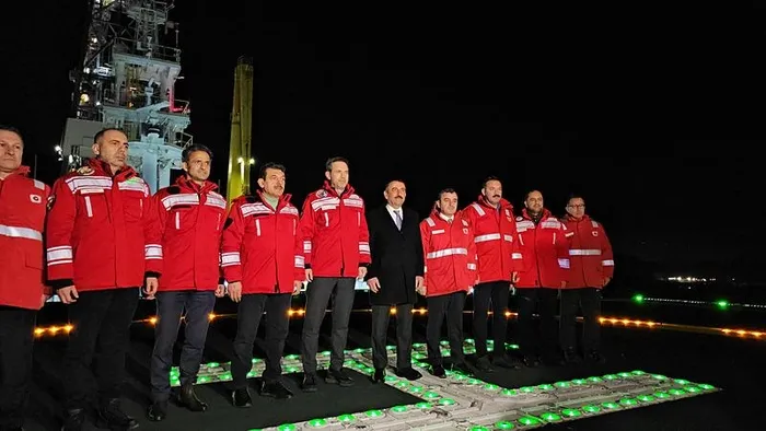 bakan-bayraktar-acikladi-fatih-sondaj-gemisi-sefere-cikiyor-1735683816865.jpeg 2025'in ilk görevi! Bakan Bayraktar açıkladı! Fatih Sondaj Gemisi sefere çıkıyor - 1