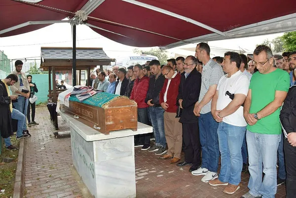 Kocaeli'de midibüsten düşerek ölen genç kız toprağa verildi - 2