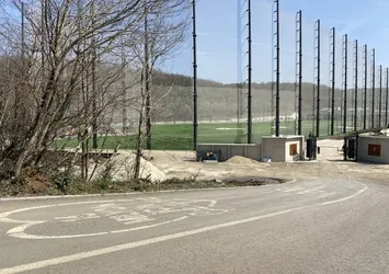 Hastane yoluna asfalt dökmeyen İmamoğlu Koç ailesinin golf sahası için özel yol yaptı