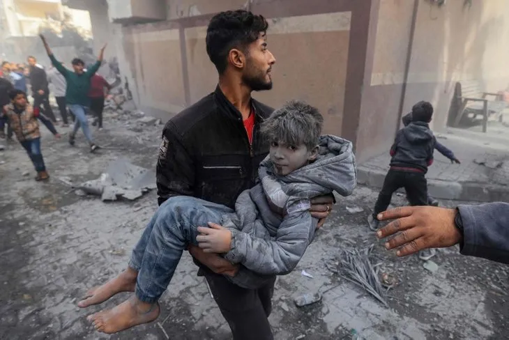 Katil İsrail’in Gazze’de katlettiği bebeklerin sesi oldular! İspanya’da duygulandıran deney