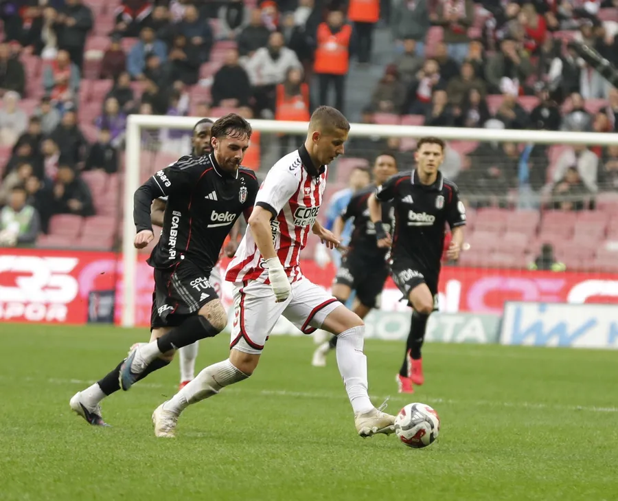kartal-deplasmanda-kayip-besiktas-samsunspor-engeline-takildi-1776615136518.jpg Fotoğraf (AA)