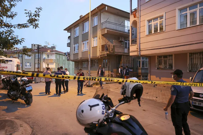Son dakika: Ankara'da alarm! Çankaya ilçesinde bir binada toprak kayması oluştu - 1