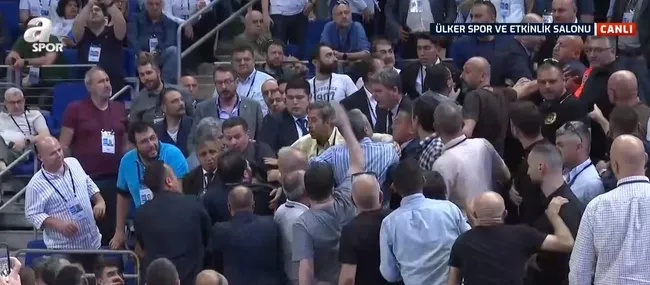 fenerbahce-kongresinde-gergin-anlar-uyeler-birbirine-girdi-1687004340691.jpg Fenerbahçe Kongresi'nde gergin anlar! Üyeler birbirine girdi - 1
