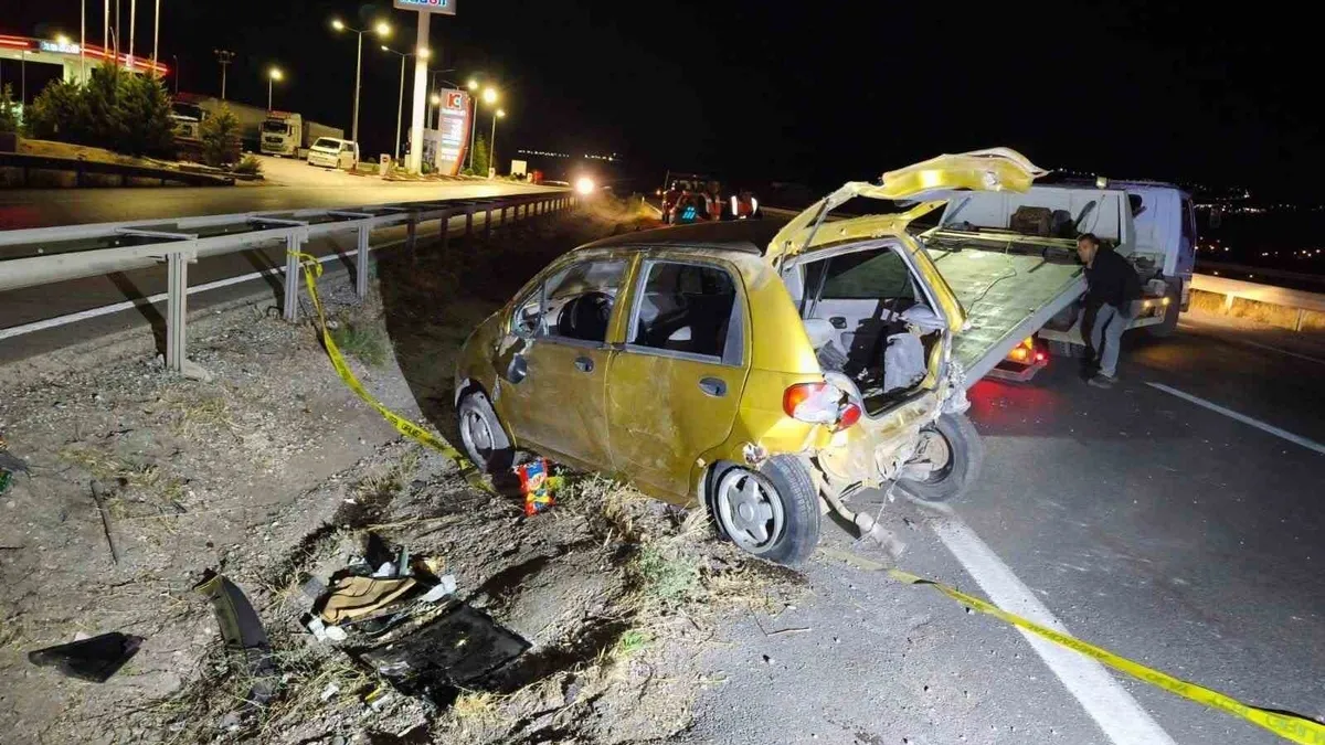 Takla atan otomobil hurdaya döndü: 1 ölü