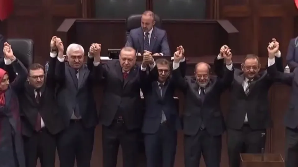 41 Belediye Başkanı AK Parti’ye geçti