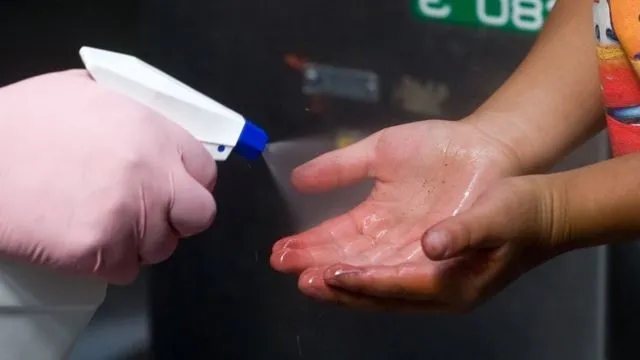 Milyonlarca insanın kullandığı dezenfektan kullanımında kritik uyarı: Kör edebilir