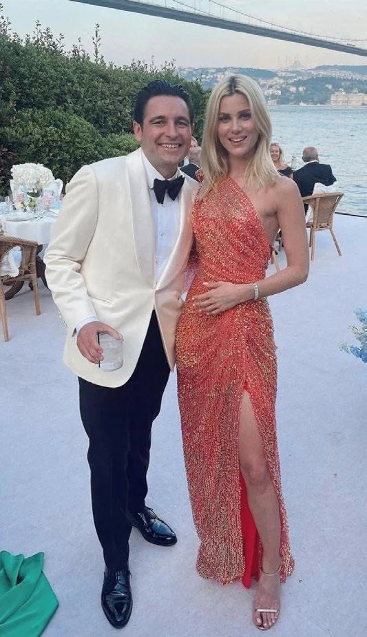 Özge Ulusoy-Nazlı Kayı savaşını Ulusoy kazandı