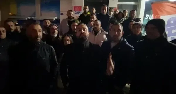 CHP'li İzmir yangın yeri! Çiğli'de partililer isyan ateşini yaktı: Çocuk başkan istemiyoruz - 4