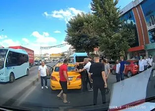 Kadına şiddete meydan dayağı! Saldırgan arkasına bile bakmadan kaçtı