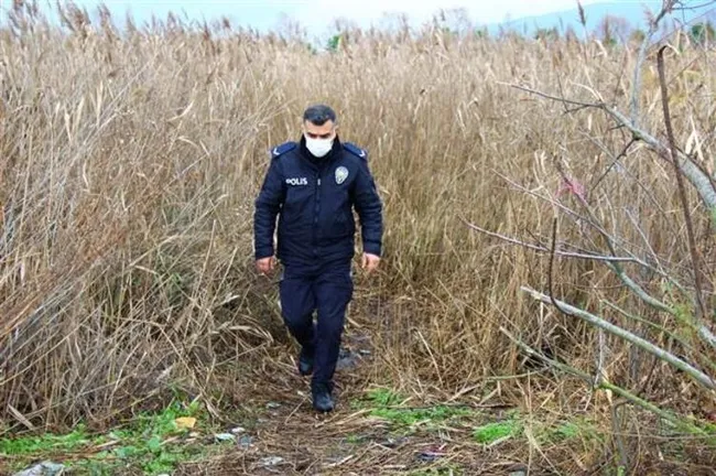 Kocaeli’de kaçak midye toplayan ve sazlıkların arasına kaçanlar tek tek yakaladı - 10